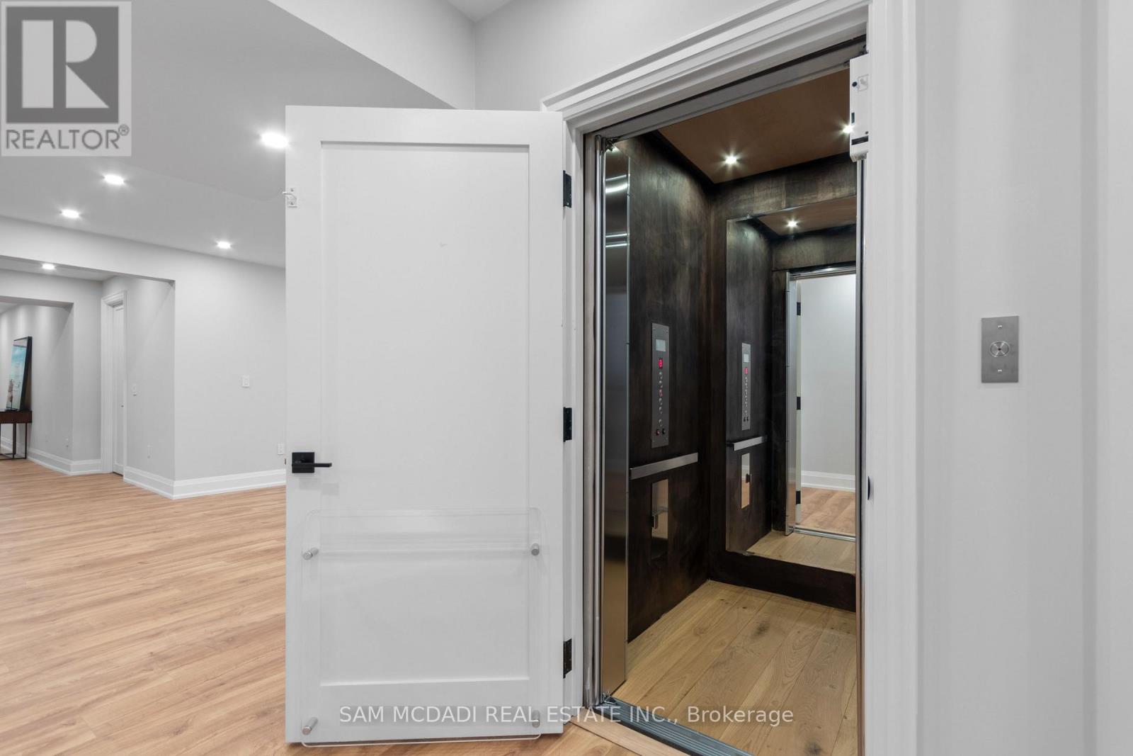 584 Fourth Line, Oakville, Ontario  L6L 5A7 - Photo 38 - W13162726