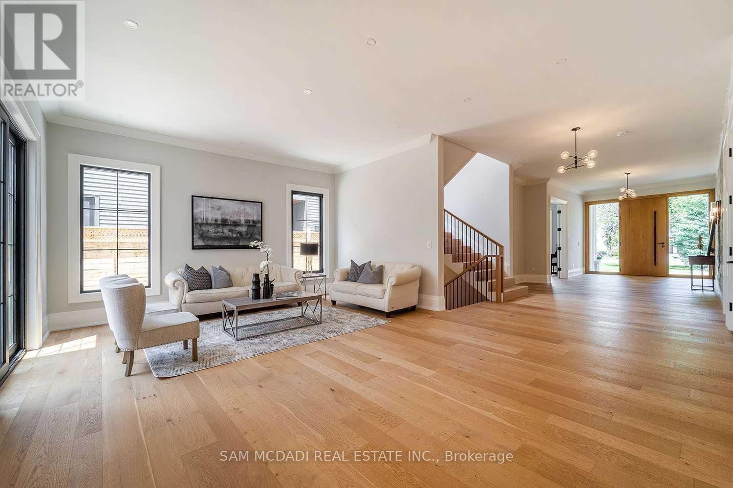 584 Fourth Line, Oakville, Ontario  L6L 5A7 - Photo 4 - W13162726