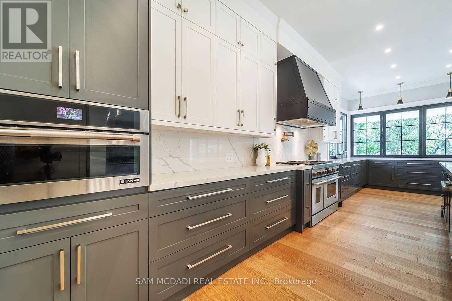 584 Fourth Line, Oakville, Ontario  L6L 5A7 - Photo 8 - W13162726