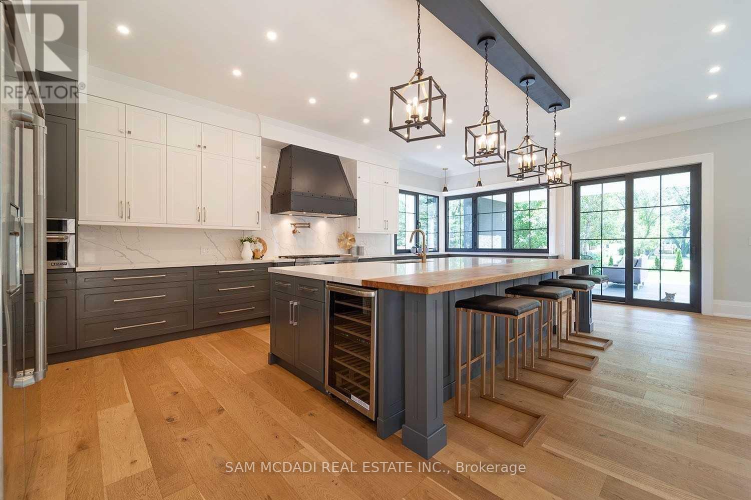 584 Fourth Line, Oakville, Ontario  L6L 5A7 - Photo 9 - W13162726