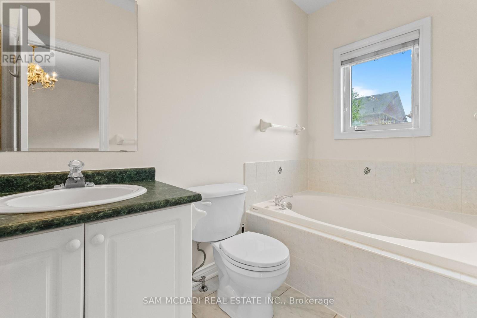 38 Maple Beach Crescent, Brampton, Ontario  L7A 2T8 - Photo 18 - W13162862