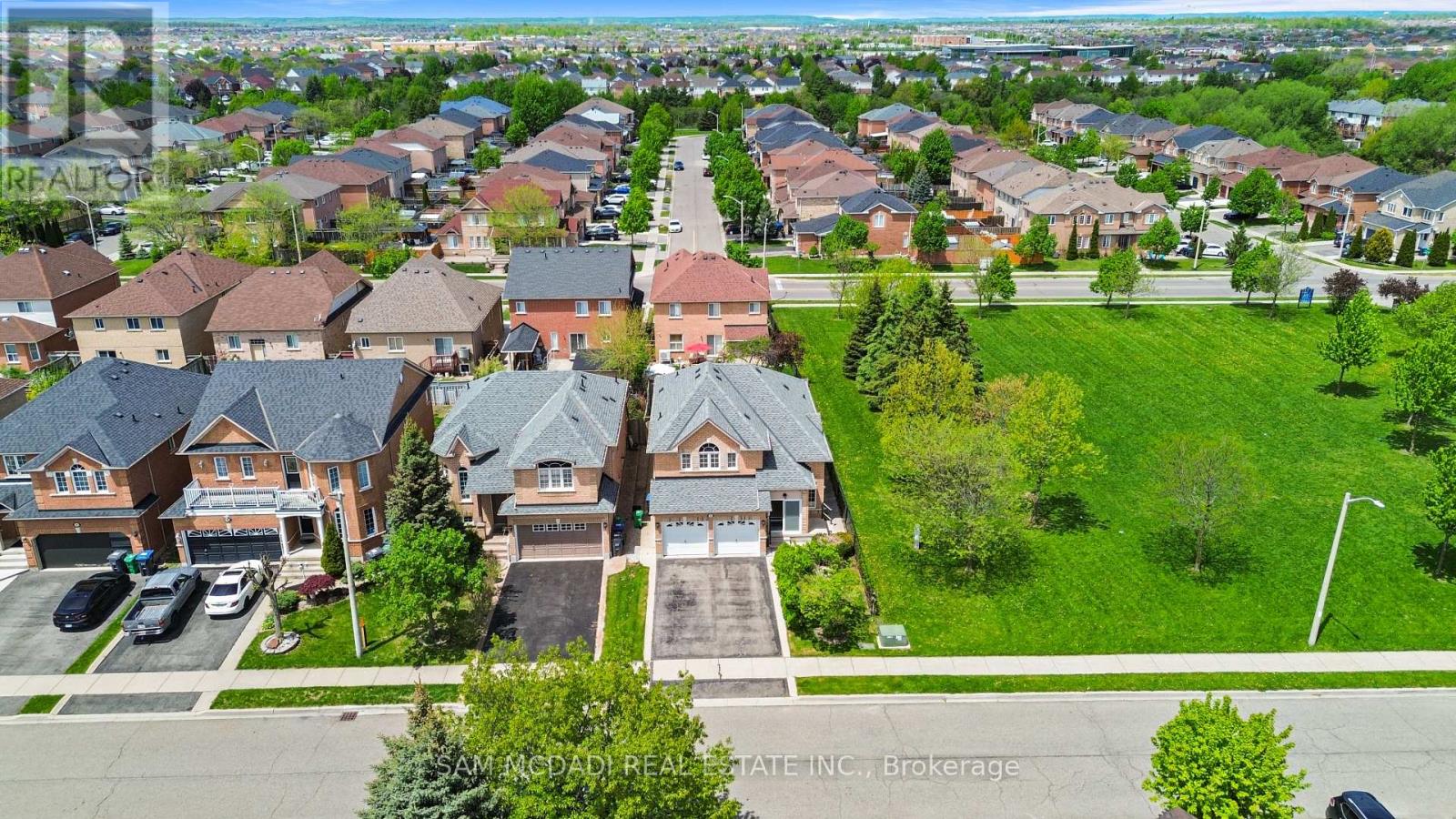 38 Maple Beach Crescent, Brampton, Ontario  L7A 2T8 - Photo 2 - W13162862