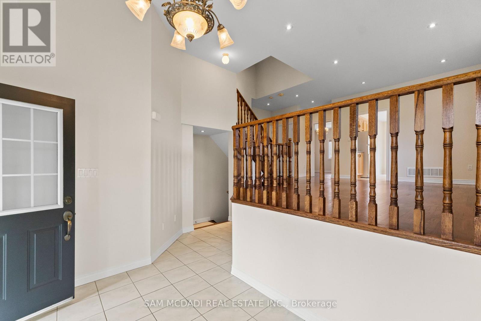 38 Maple Beach Crescent, Brampton, Ontario  L7A 2T8 - Photo 4 - W13162862