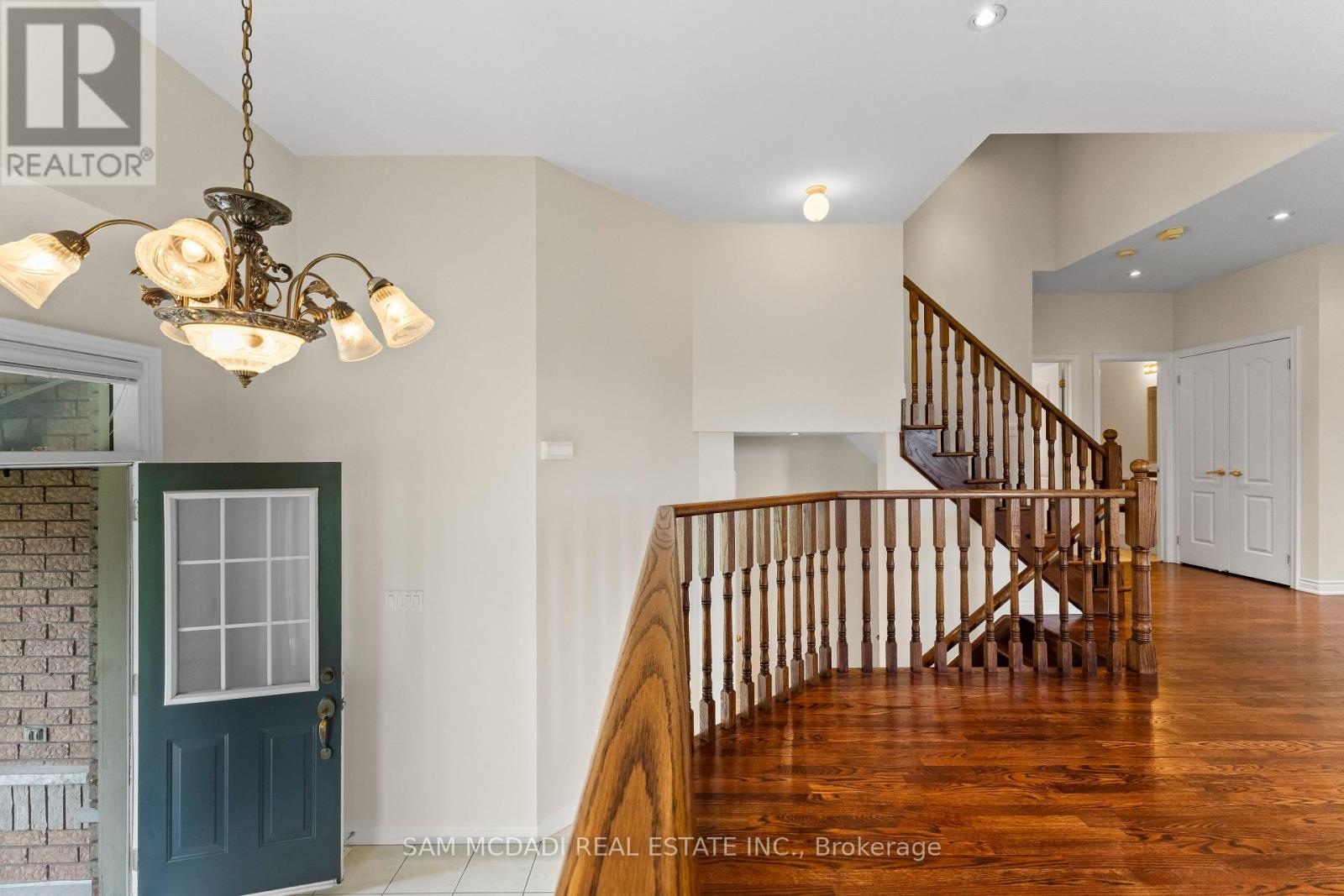 38 Maple Beach Crescent, Brampton, Ontario  L7A 2T8 - Photo 5 - W13162862