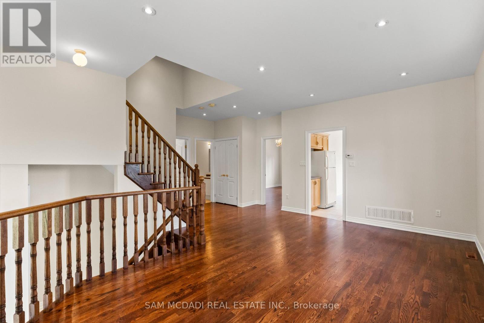 38 Maple Beach Crescent, Brampton, Ontario  L7A 2T8 - Photo 7 - W13162862