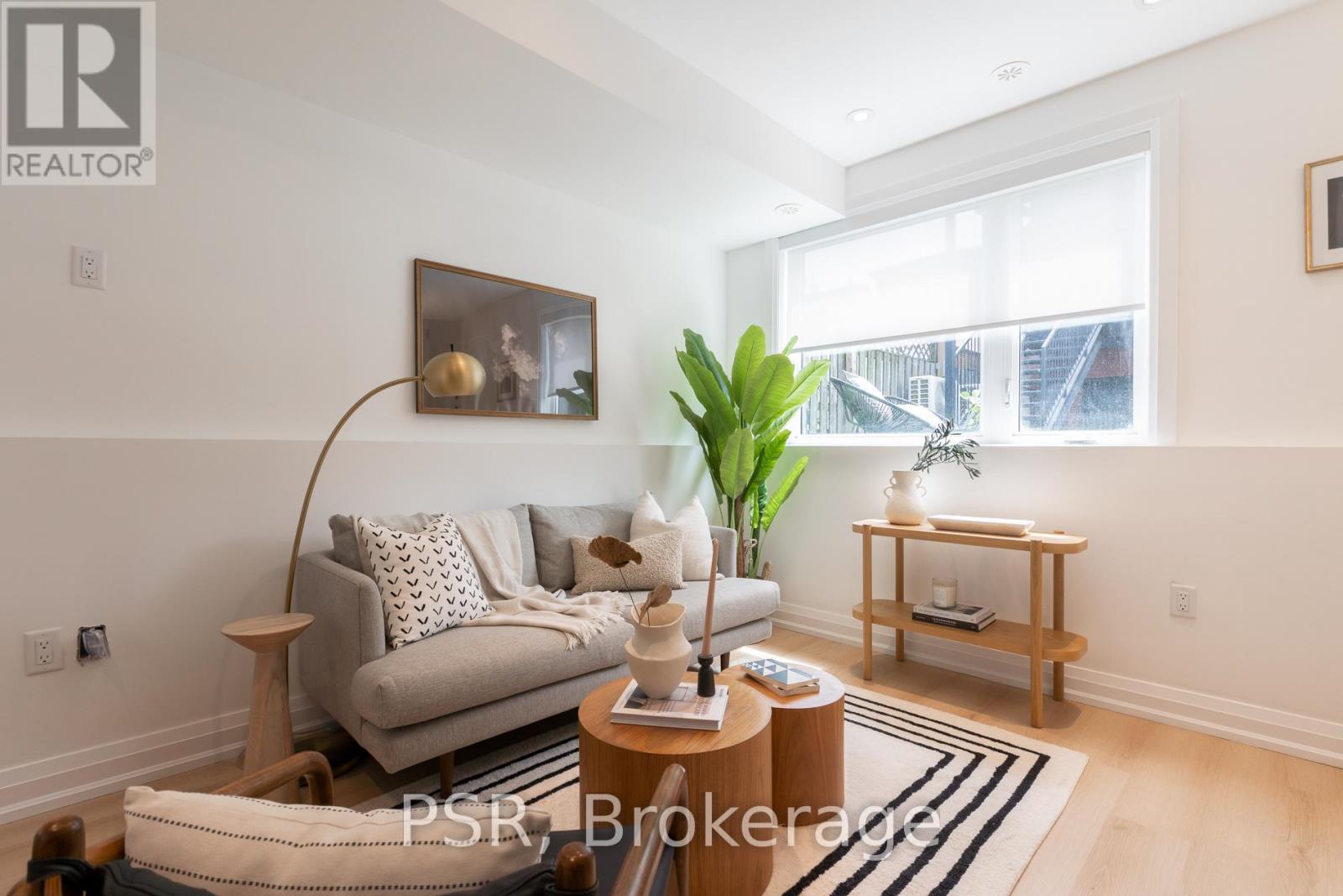 E - 218 Aileen Avenue, Toronto, Ontario  M6M 1G4 - Photo 3 - W13162978