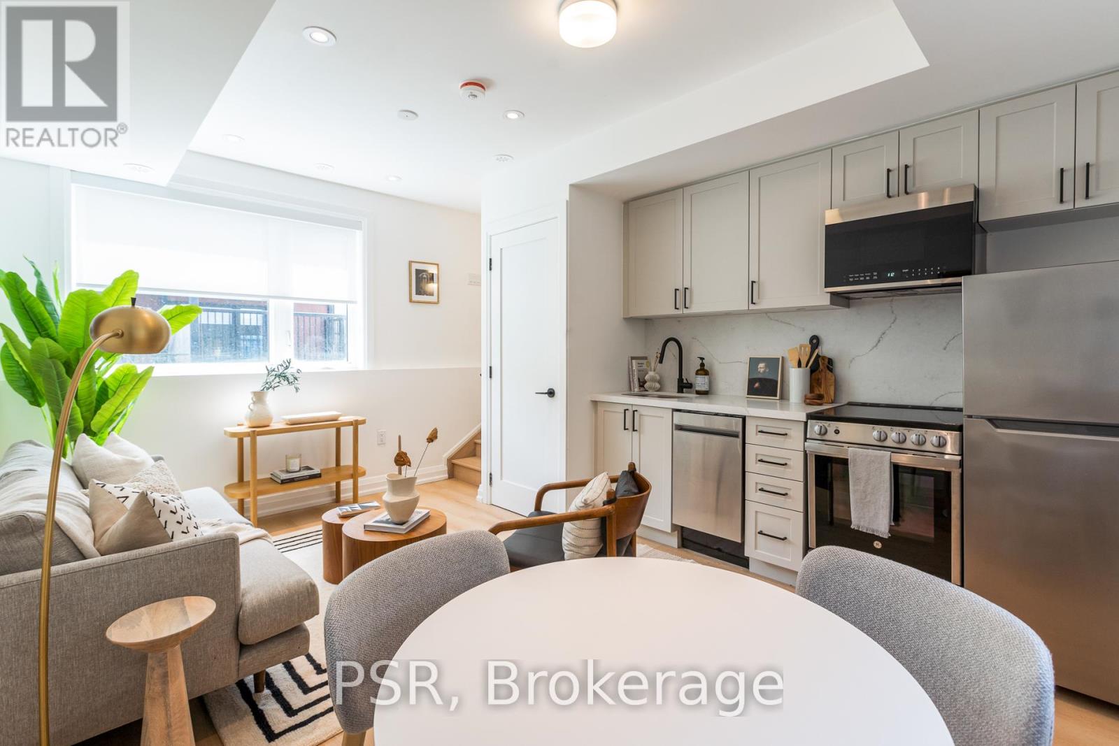 E - 218 Aileen Avenue, Toronto, Ontario  M6M 1G4 - Photo 4 - W13162978