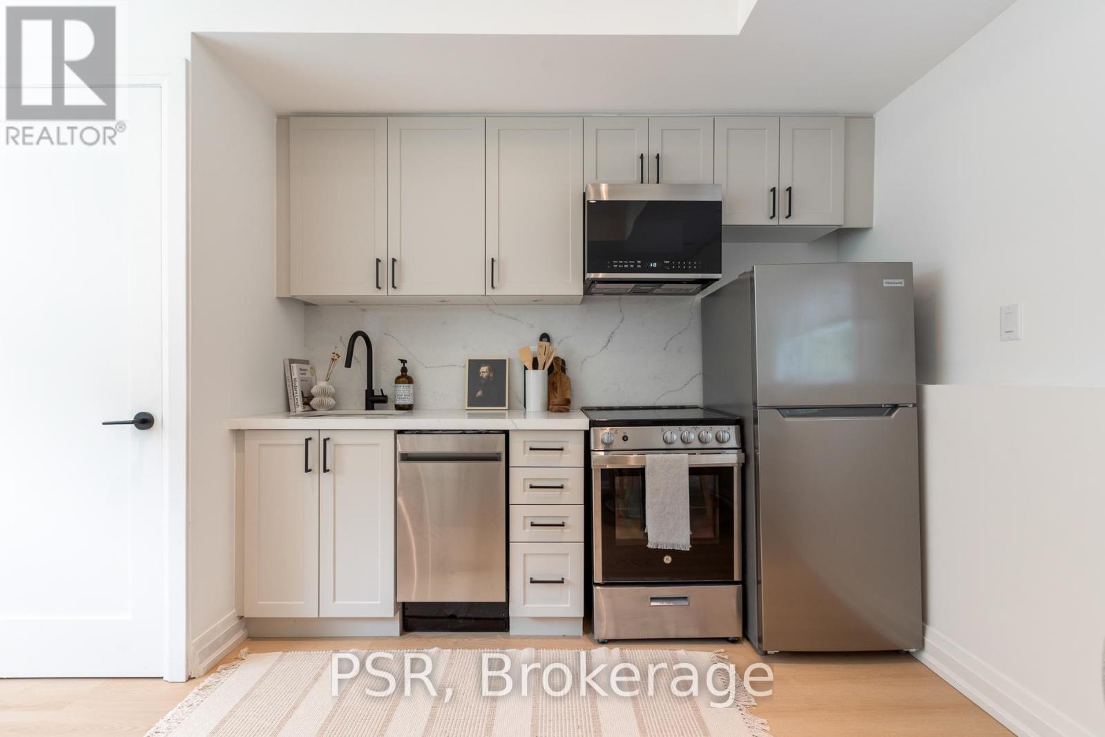 E - 218 Aileen Avenue, Toronto, Ontario  M6M 1G4 - Photo 5 - W13162978
