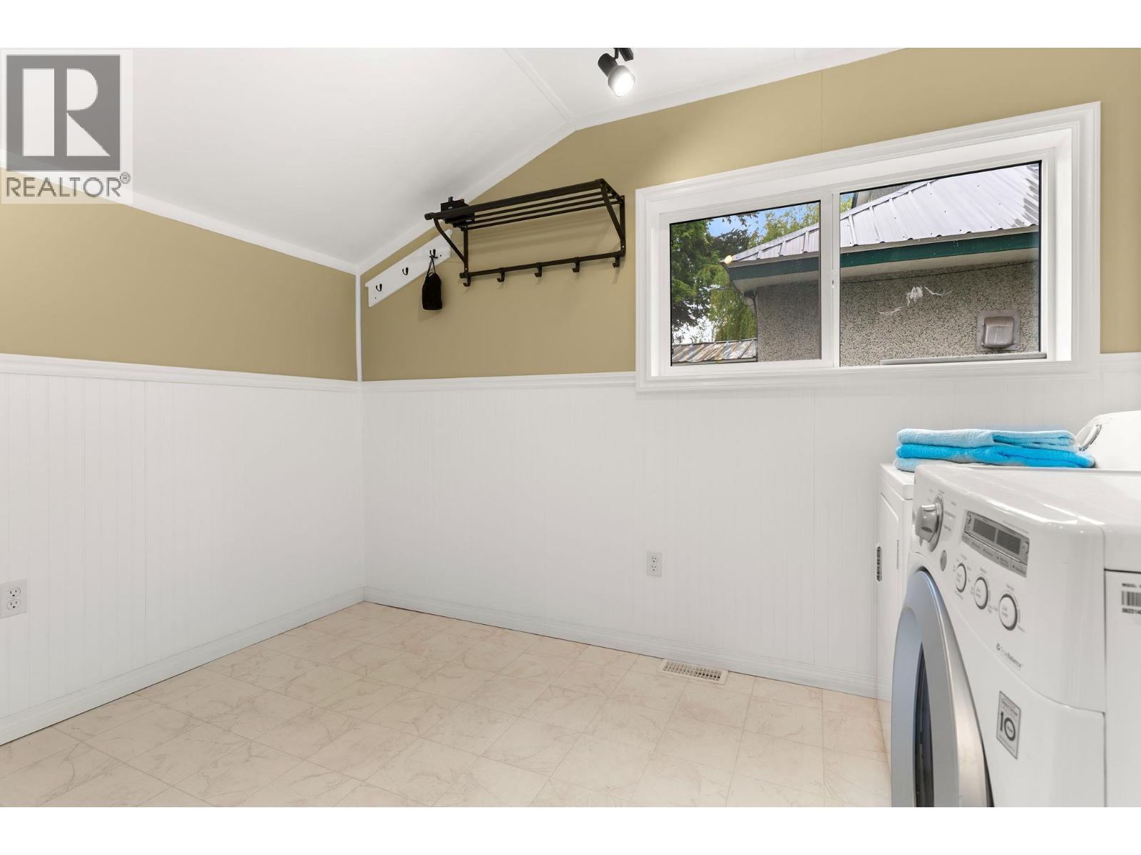 811 Second Street W, Revelstoke, British Columbia  V0E 2S0 - Photo 15 - 10384920