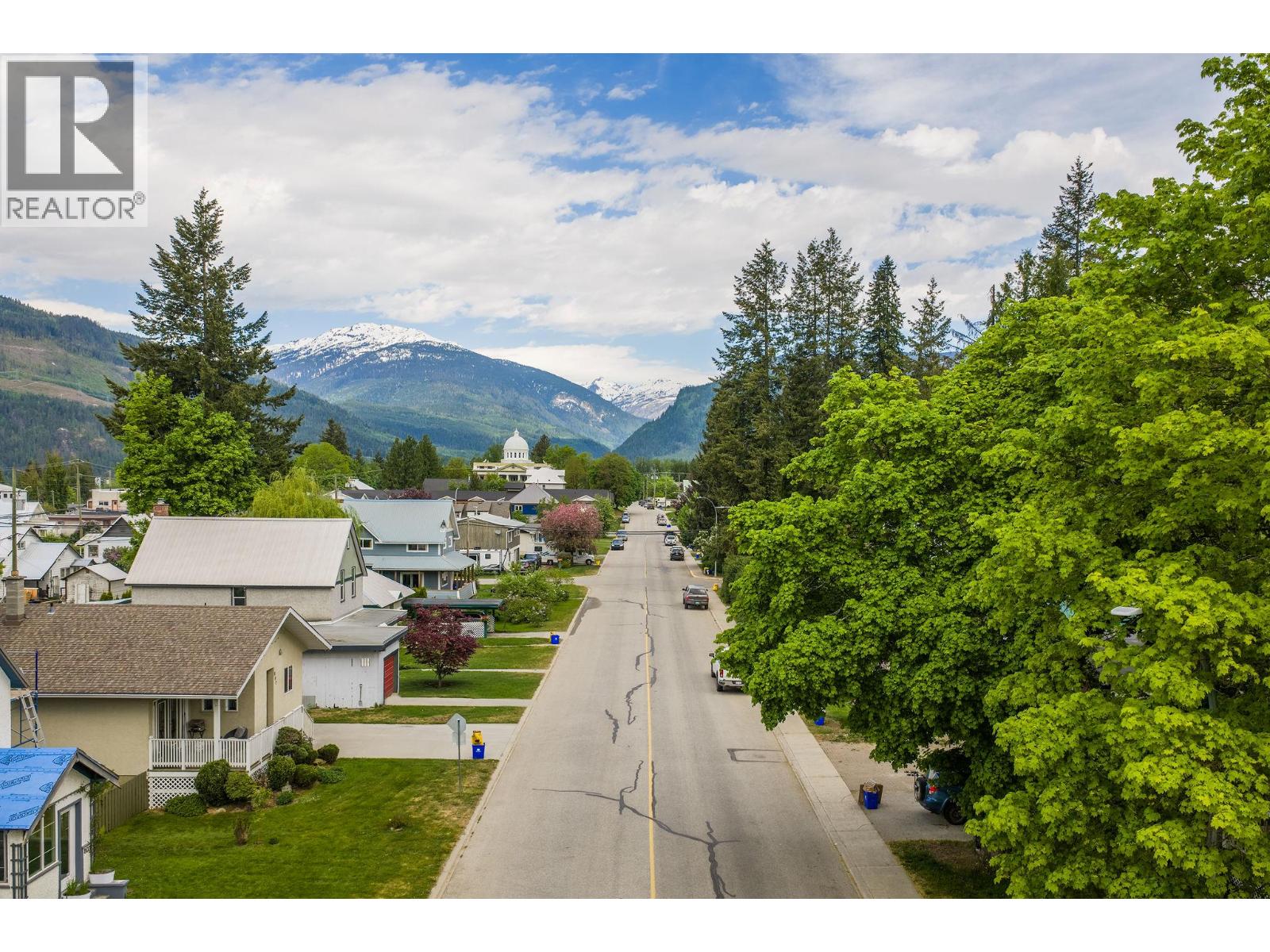 811 Second Street W, Revelstoke, British Columbia  V0E 2S0 - Photo 3 - 10384920