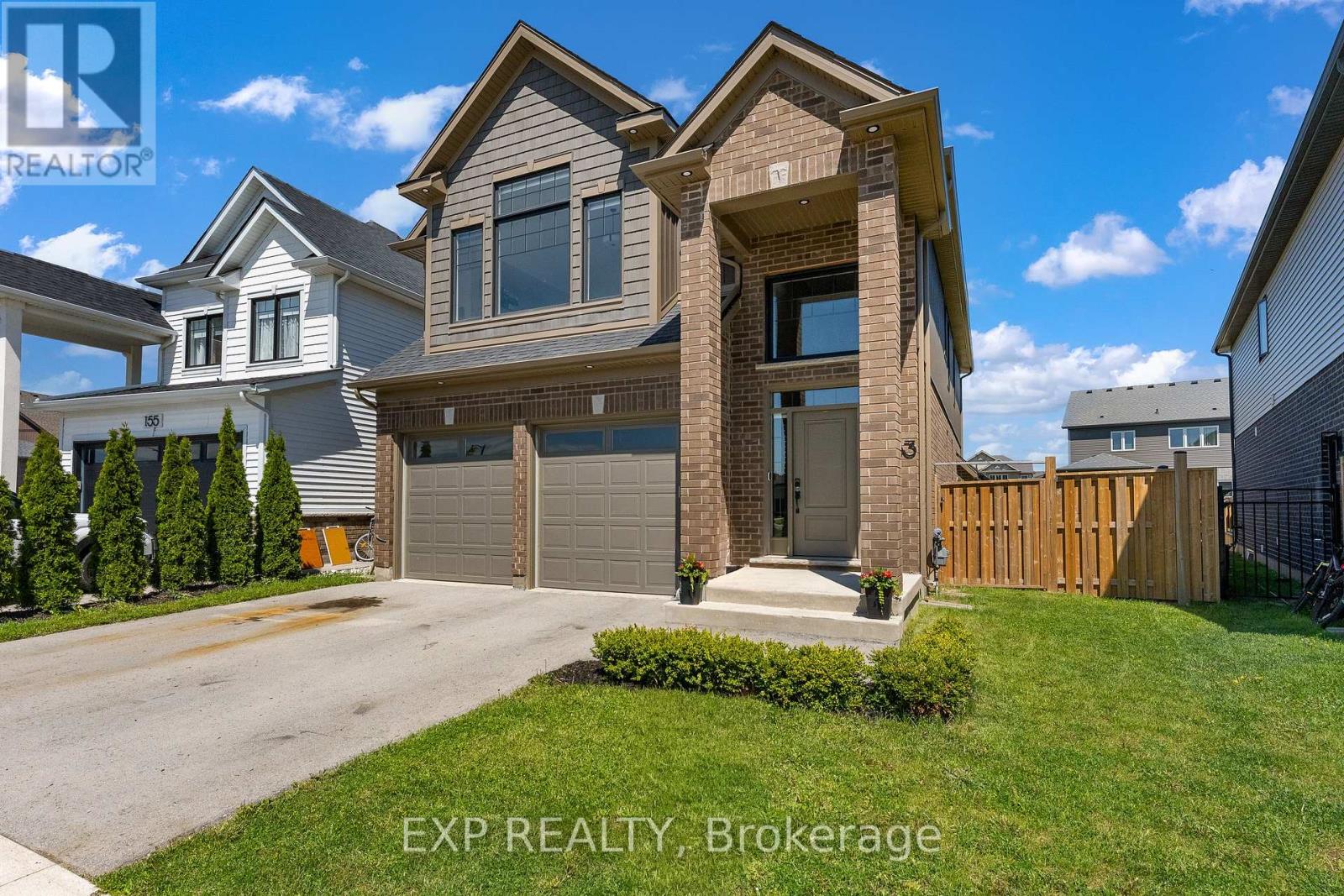 153 Susan Drive, Pelham (Fonthill), Ontario  L3E 0B2 - Photo 2 - X13163032