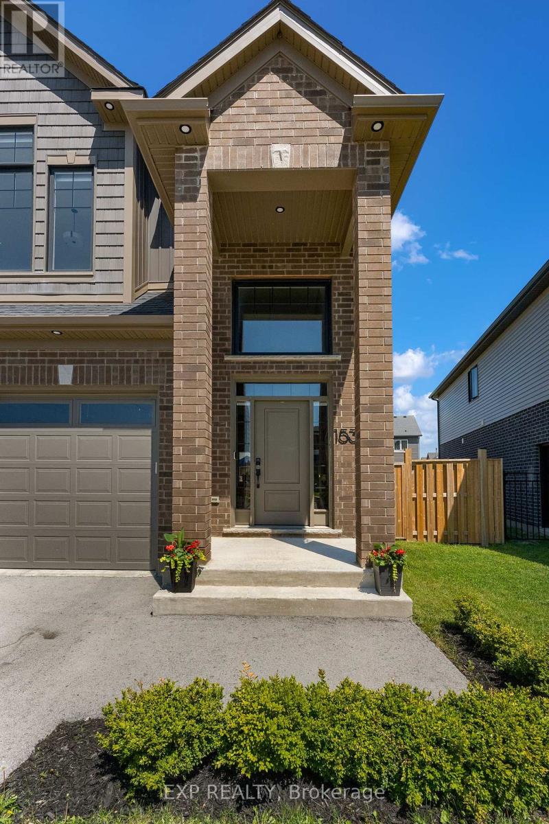 153 Susan Drive, Pelham (Fonthill), Ontario  L3E 0B2 - Photo 3 - X13163032