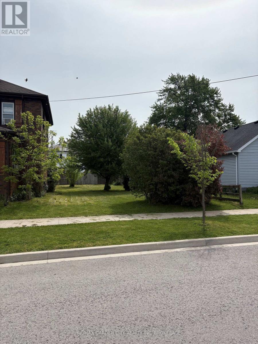28 Scholfield Avenue S, Welland, Ontario L3B 1N5 - Photo 2 - X13163038