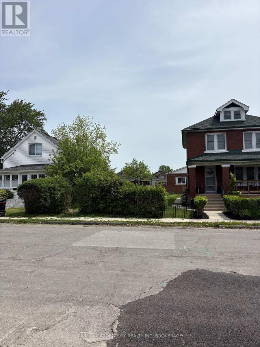 190 Mcalpine Avenue S, Welland, Ontario L3B 1T6 - Photo 1 - X13163102