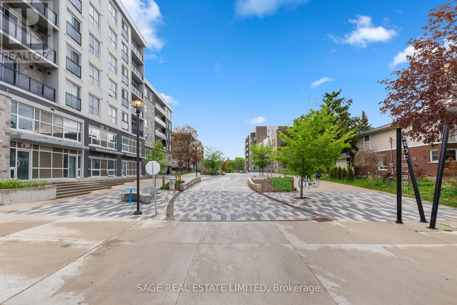 608 - 275b Larch Street, Waterloo, Ontario  N2L 3R2 - Photo 2 - X13162744
