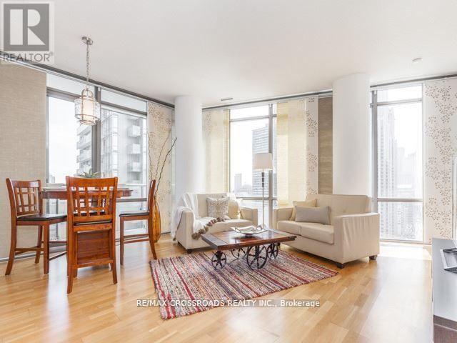 1908 - 832 Bay Street, Toronto, Ontario  M5S 1Z6 - Photo 4 - C13163028