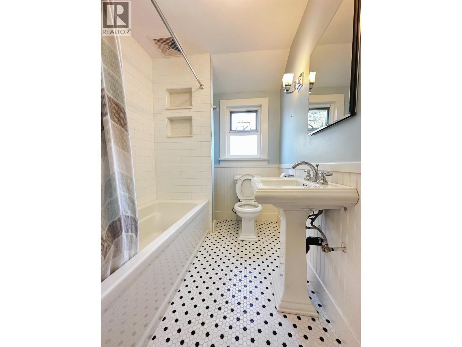 742 6th E Street, North Vancouver, British Columbia  V7L 1R6 - Photo 17 - R3126867