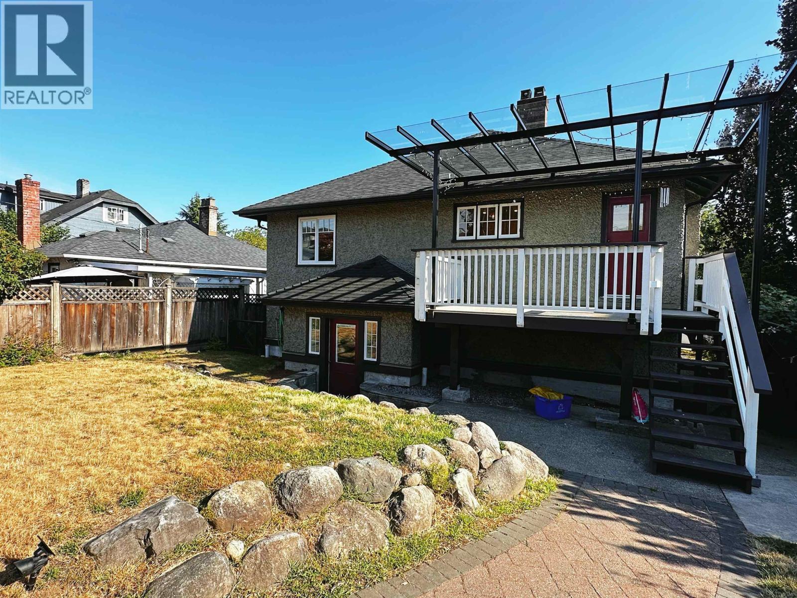 742 6th E Street, North Vancouver, British Columbia  V7L 1R6 - Photo 3 - R3126867