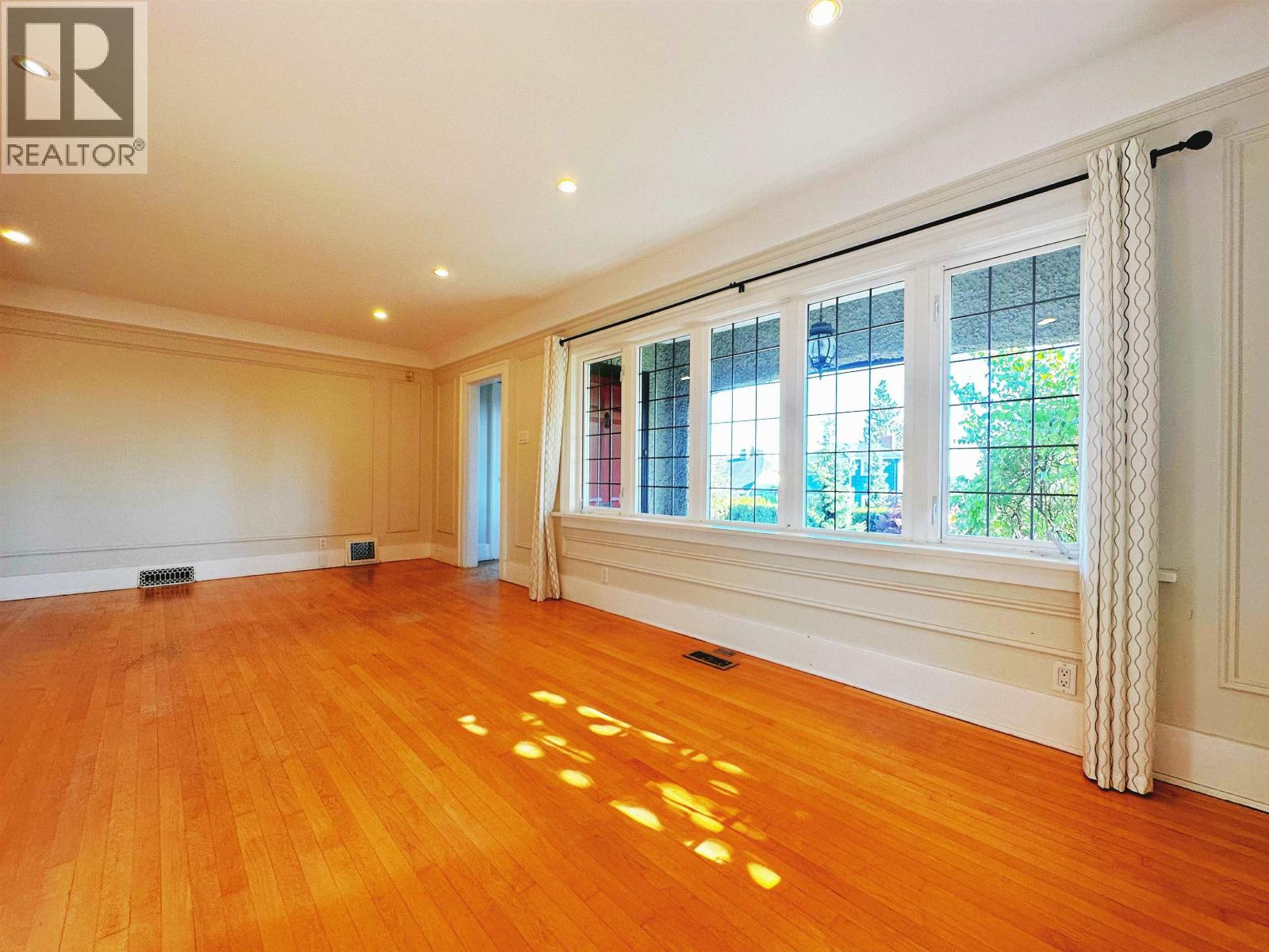 742 6th E Street, North Vancouver, British Columbia  V7L 1R6 - Photo 6 - R3126867