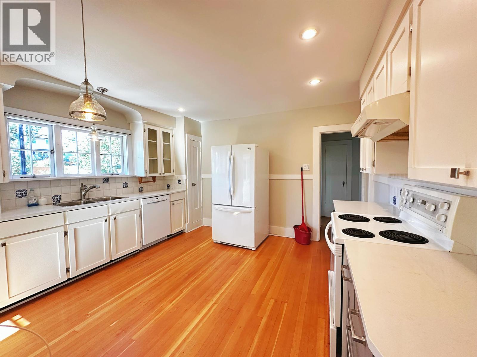 742 6th E Street, North Vancouver, British Columbia  V7L 1R6 - Photo 8 - R3126867