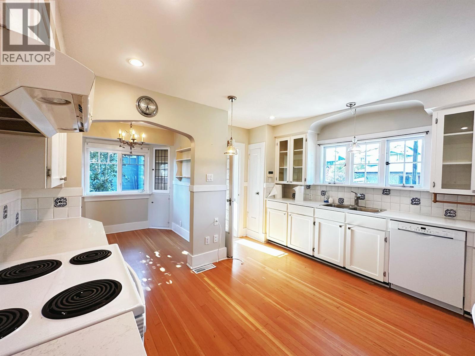 742 6th E Street, North Vancouver, British Columbia  V7L 1R6 - Photo 9 - R3126867