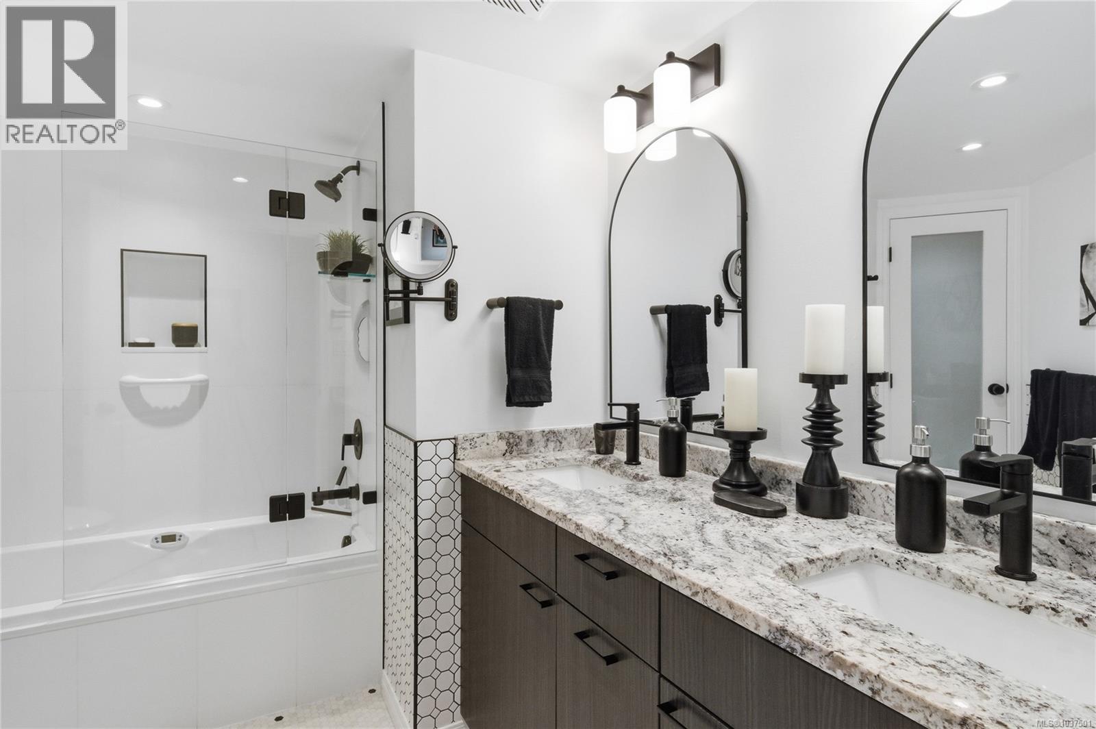 5 1083 Tillicum Rd, Esquimalt, British Columbia  V9A 7L7 - Photo 26 - 1037501