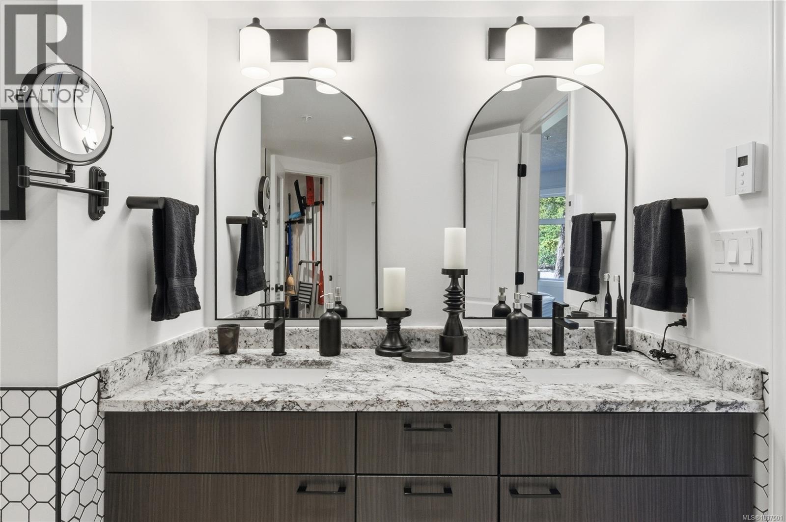 5 1083 Tillicum Rd, Esquimalt, British Columbia  V9A 7L7 - Photo 27 - 1037501