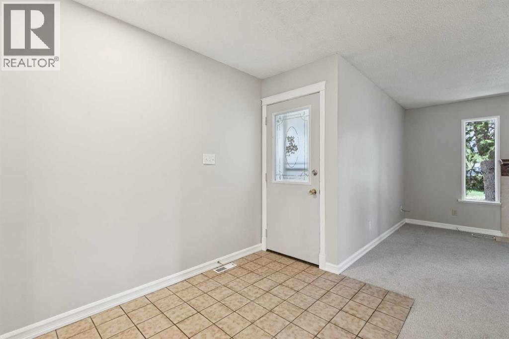 923 Midridge Drive SE, Calgary, Alberta  T2X 1H5 - Photo 4 - A2311485