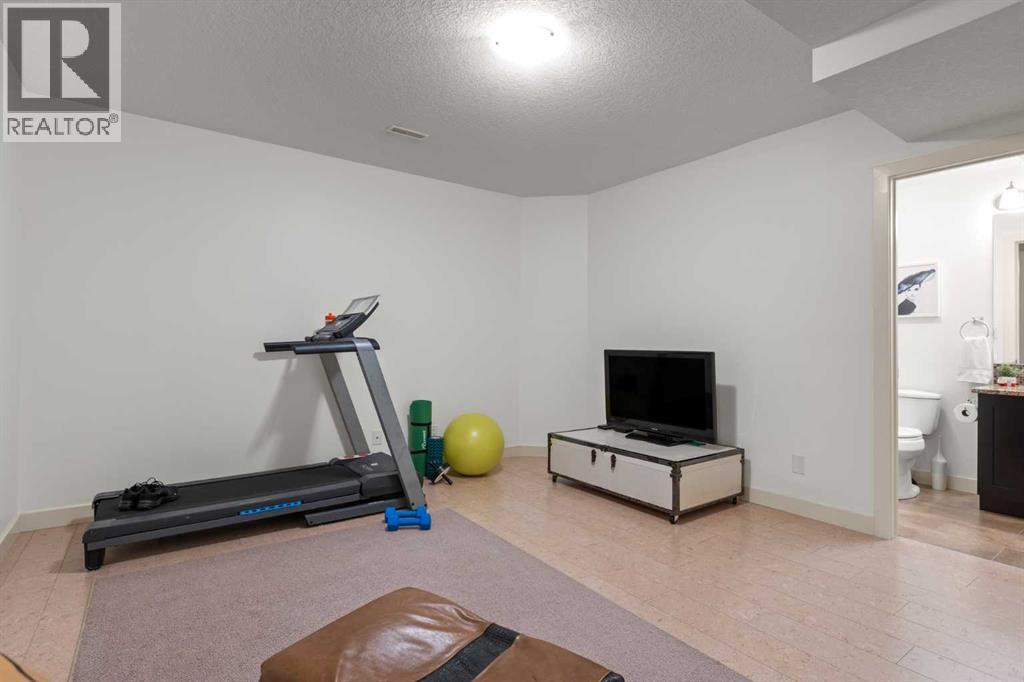 2, 6110 Bowness Road NW, Calgary, Alberta  T3B 0E1 - Photo 22 - A2313444
