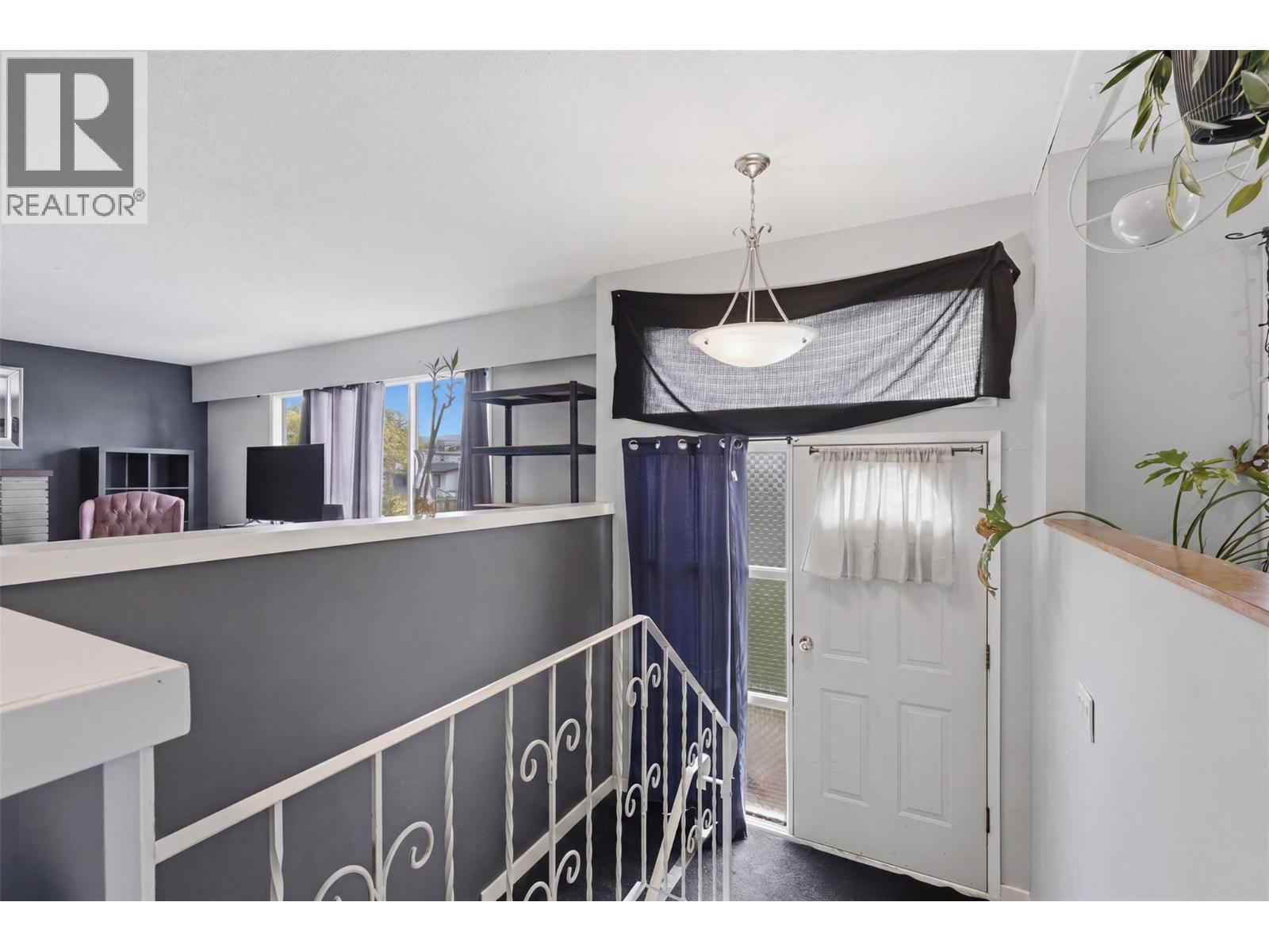 654 Patricia Avenue, Kamloops, British Columbia  V2B 1Y8 - Photo 4 - 10388483
