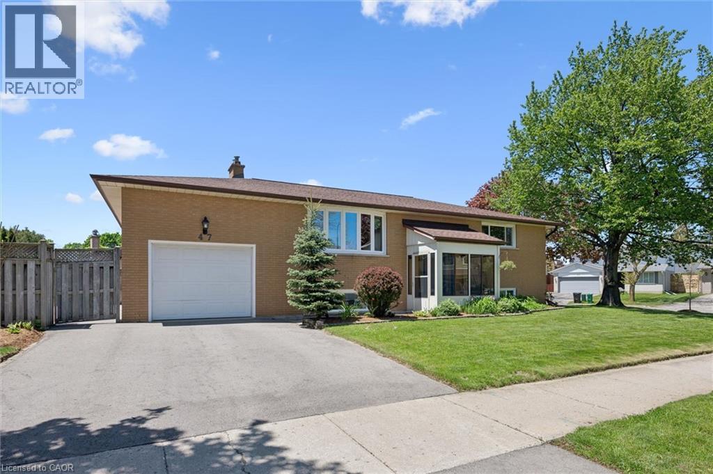 47 Oakhurst Crescent, Kitchener, Ontario N2B 3K2 - Photo 2 - 40831386