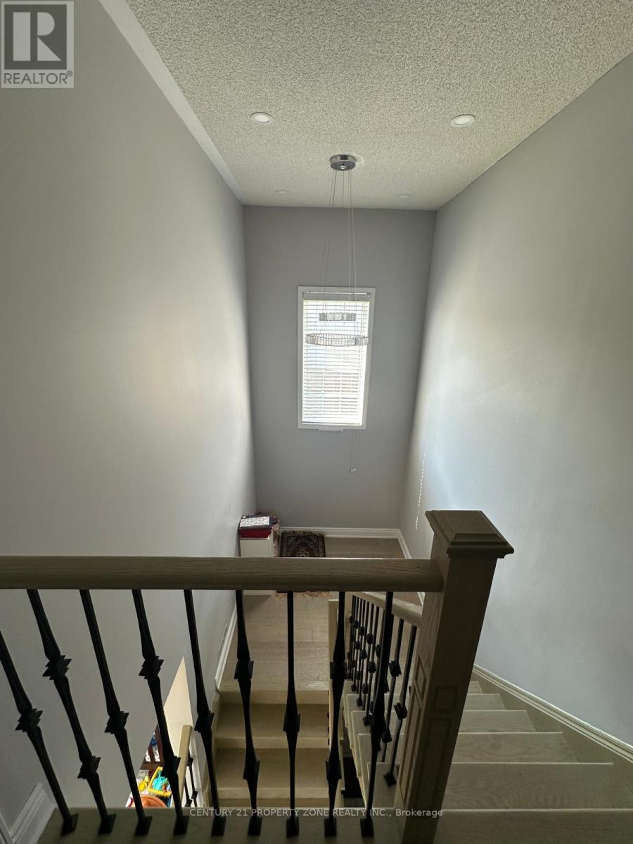18 Mistybrook Crescent, Brampton, Ontario  L7A 2S8 - Photo 7 - W13163086