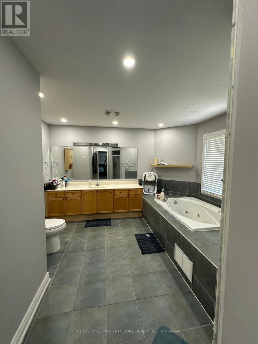 18 Mistybrook Crescent, Brampton, Ontario  L7A 2S8 - Photo 9 - W13163086