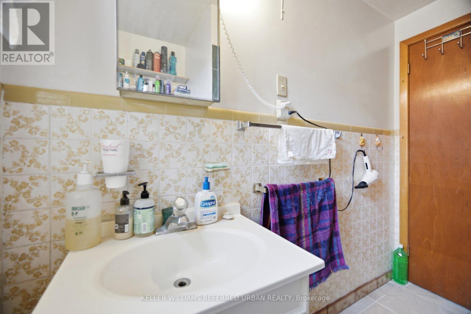 174 Lansdowne Avenue, Toronto, Ontario M6K 2V9 - Photo 21 - W13163124