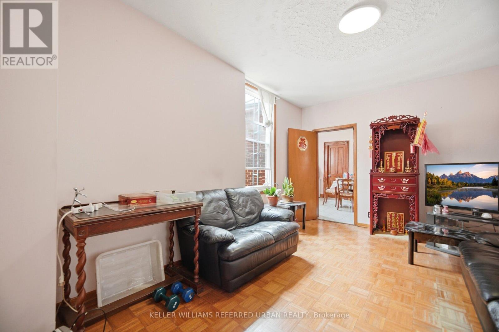 174 Lansdowne Avenue, Toronto, Ontario M6K 2V9 - Photo 4 - W13163124