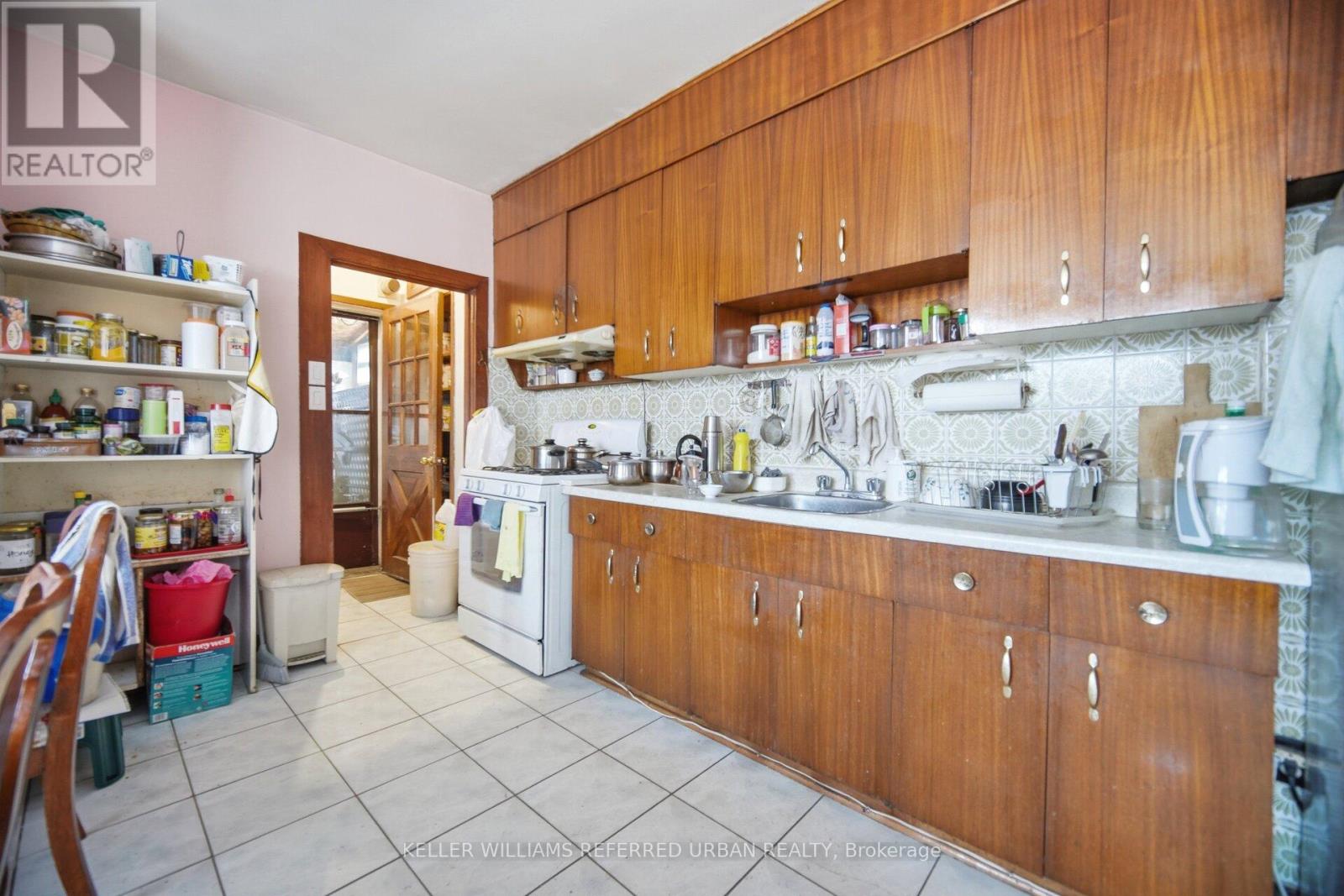 174 Lansdowne Avenue, Toronto, Ontario M6K 2V9 - Photo 8 - W13163124