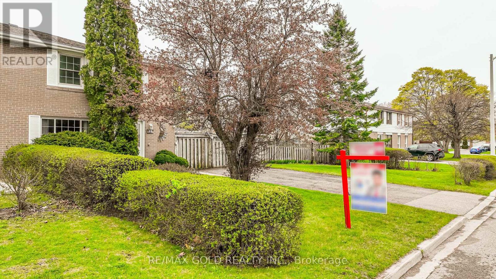 64 Dalraith Crescent, Brampton, Ontario L6T 2X5 - Photo 2 - W13062426