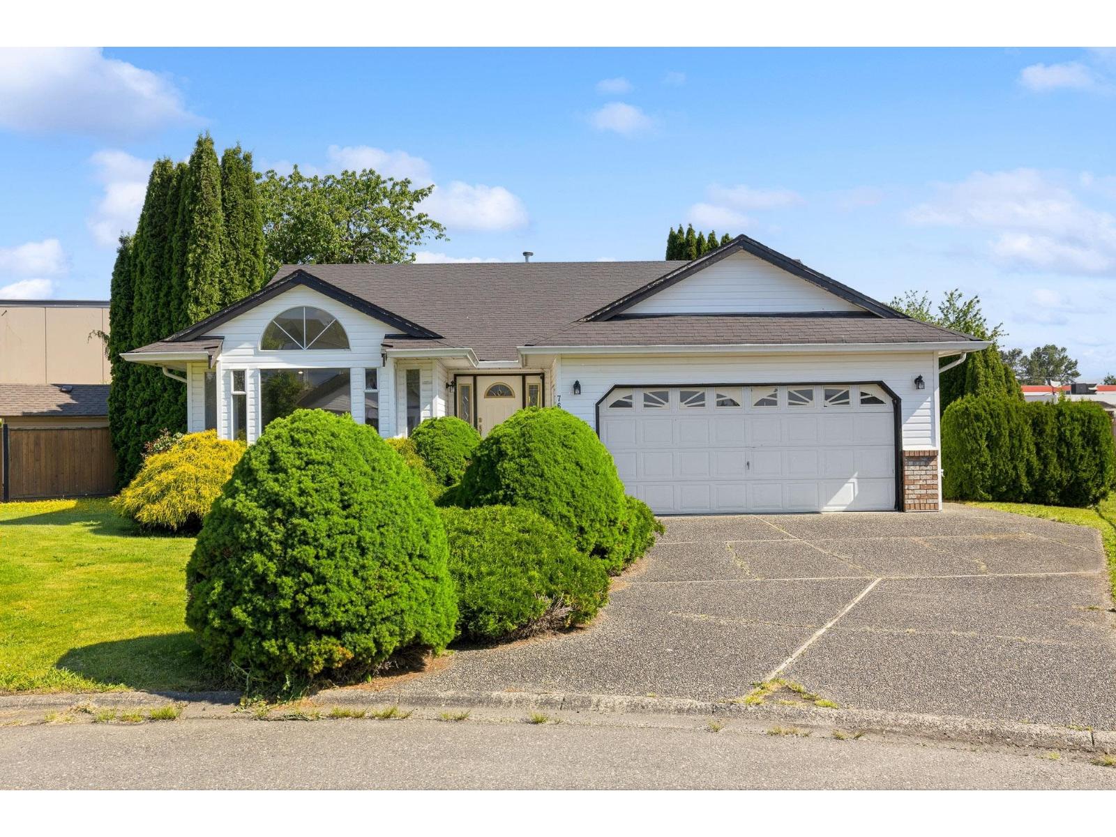 7660 Sapphire Drive, Sardis West Vedder, Chilliwack, British Columbia  V2R 3A7 - Photo 2 - R3126013