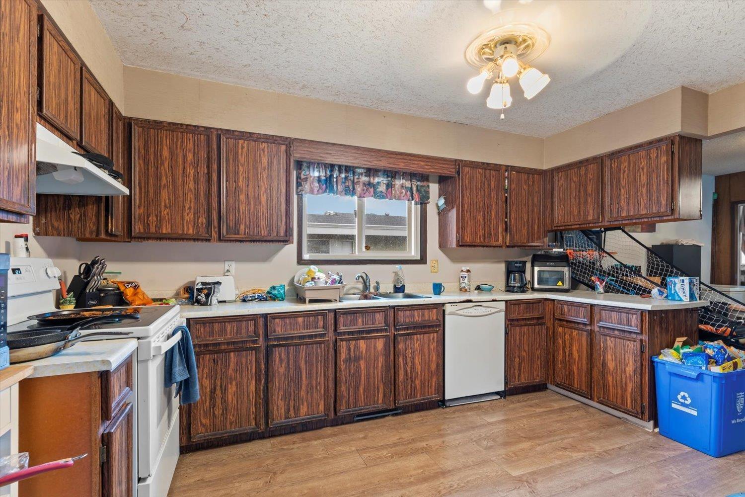 385 3rd Avenue, Hope, Hope, British Columbia  V0X 1L1 - Photo 4 - R3126526