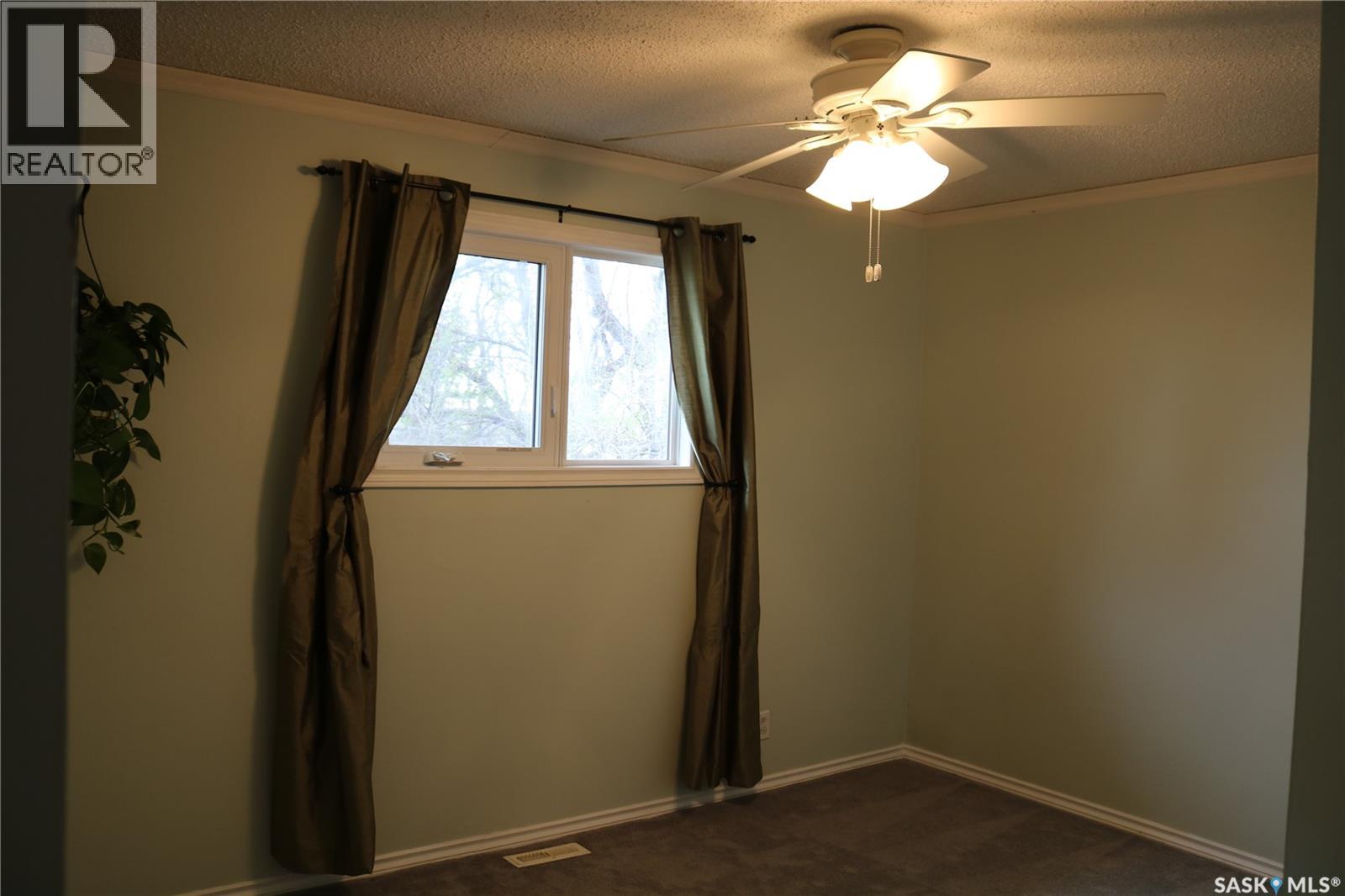 118 4th Avenue, Dundurn, Saskatchewan  S0K 1K0 - Photo 11 - SK036815
