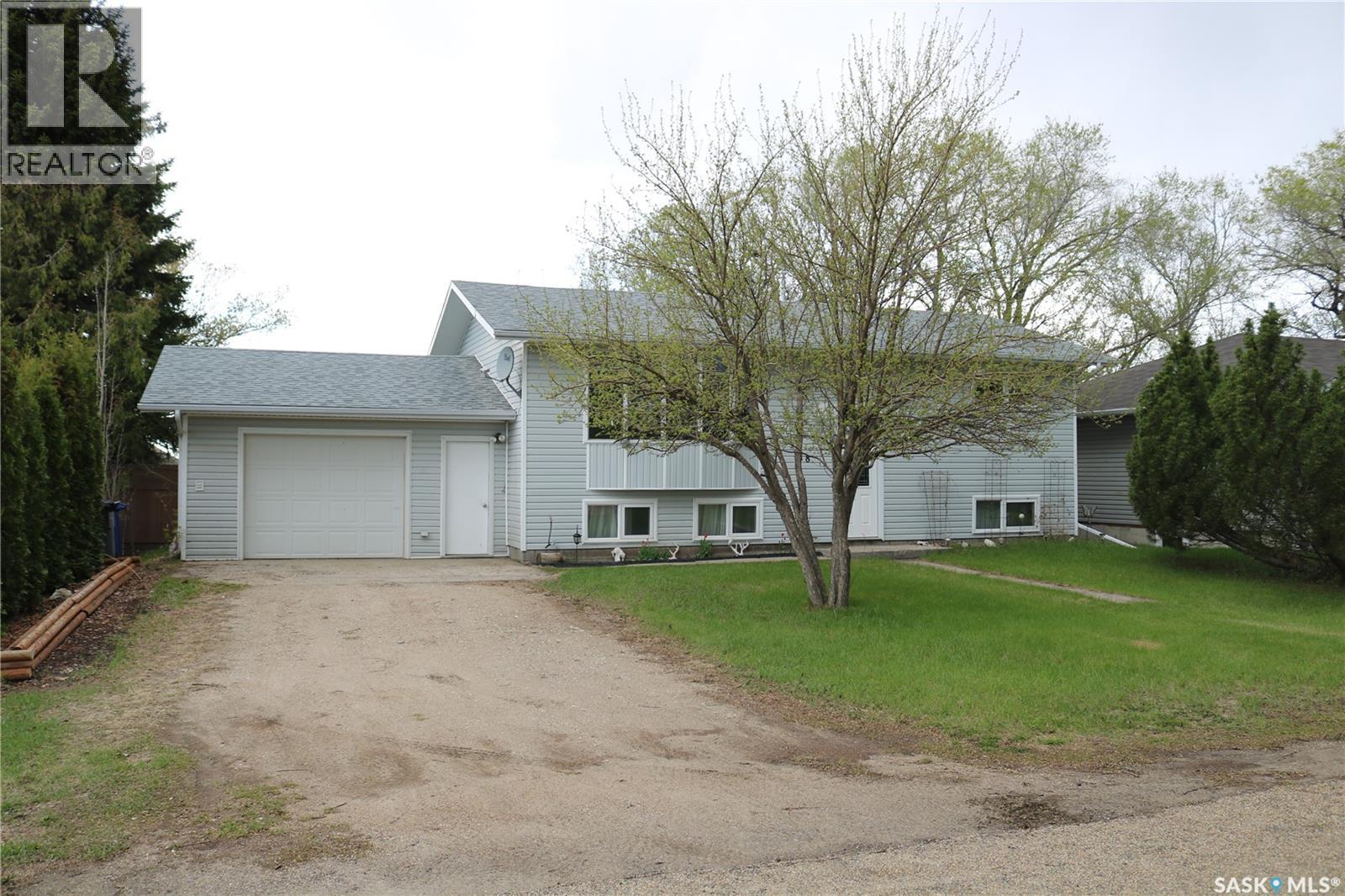 118 4th Avenue, Dundurn, Saskatchewan  S0K 1K0 - Photo 2 - SK036815