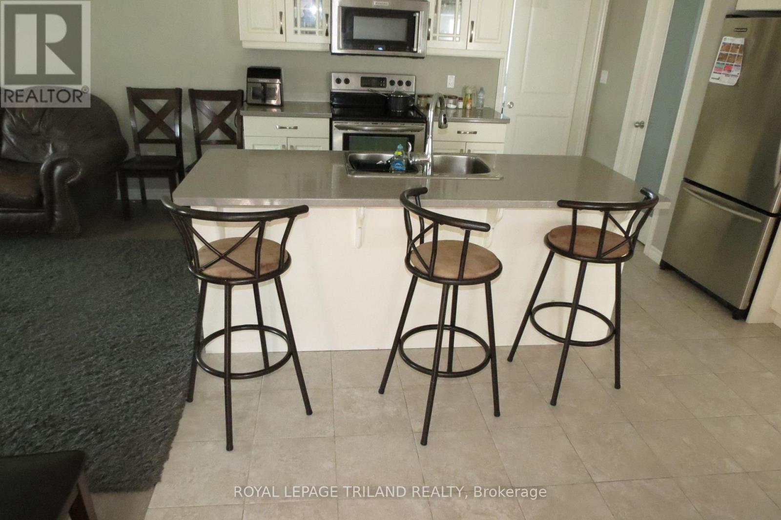 Main Level - 204 Peach Tree Boulevard, St. Thomas, Ontario N5R 0E3 - Photo 12 - X13163440