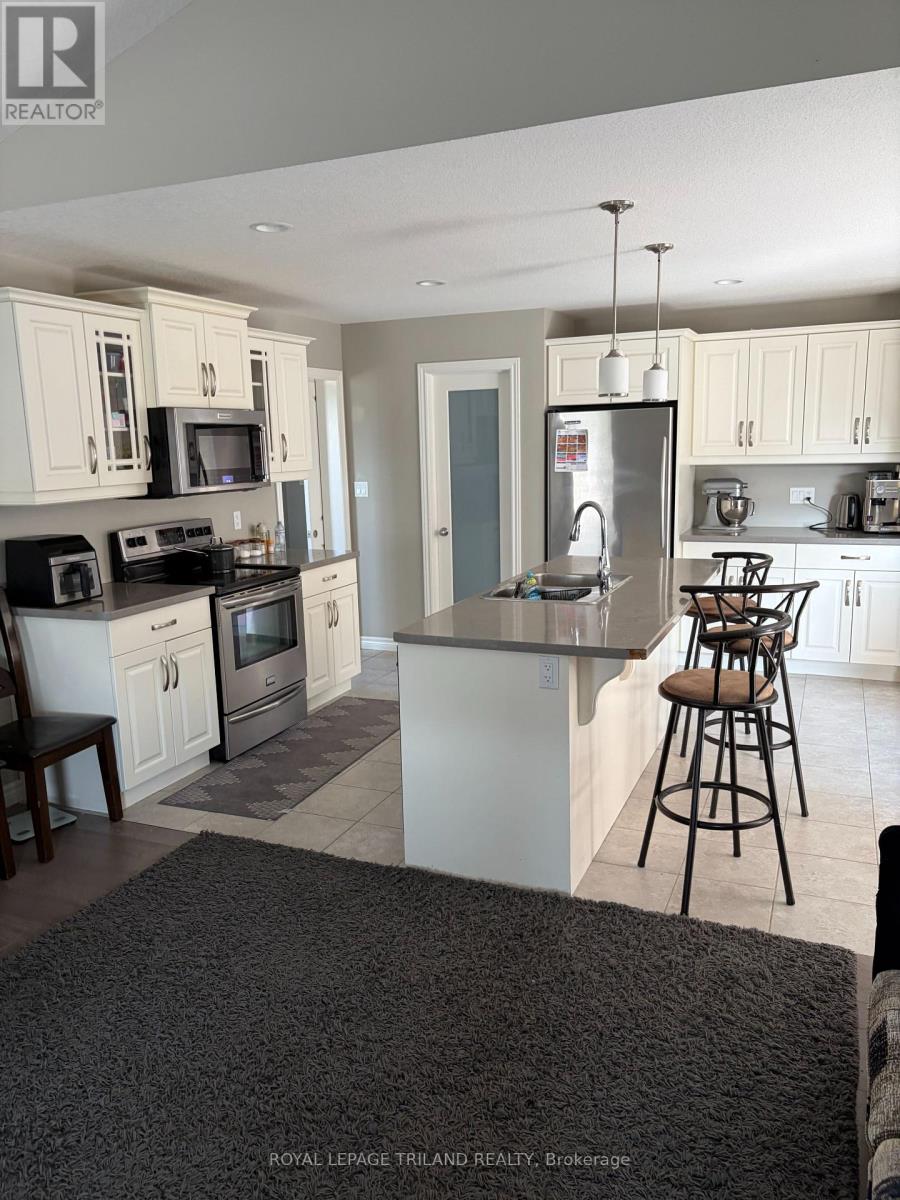 Main Level - 204 Peach Tree Boulevard, St. Thomas, Ontario N5R 0E3 - Photo 7 - X13163440