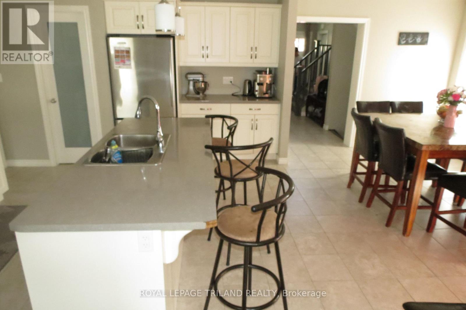 Main Level - 204 Peach Tree Boulevard, St. Thomas, Ontario N5R 0E3 - Photo 8 - X13163440