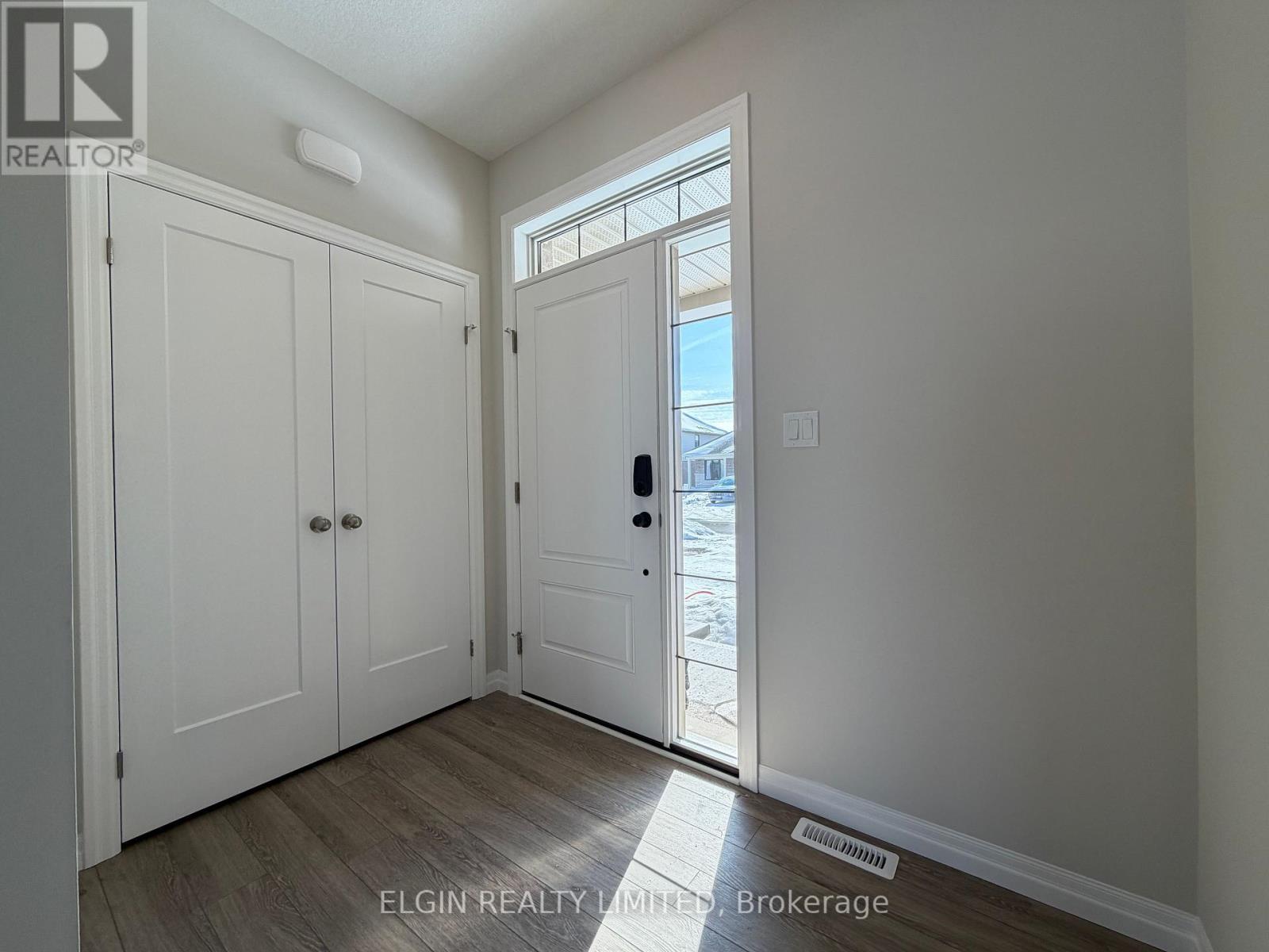 8 Canary Street, Tillsonburg, Ontario N4G 0K4 - Photo 2 - X13163492