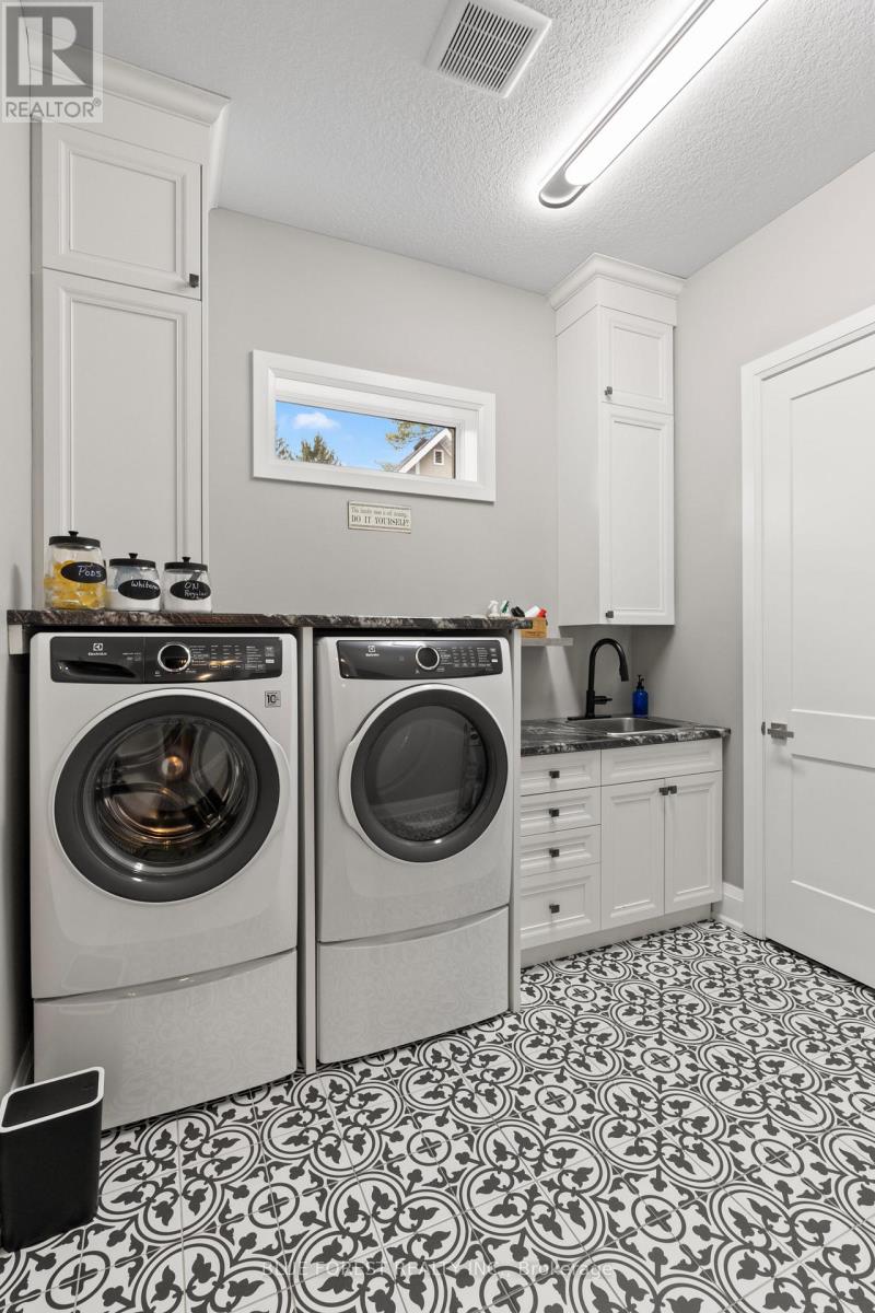 94 Harris Road, Middlesex Centre, Ontario N0L 1E0 - Photo 23 - X13163526