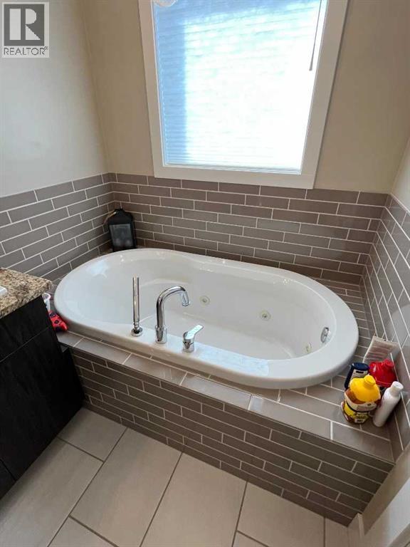 642 Moonlight Lane W, Lethbridge, Alberta  T1J 5M7 - Photo 22 - A2288496