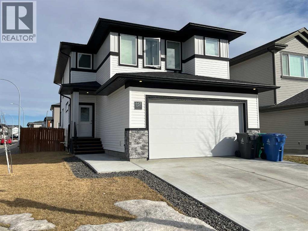 642 Moonlight Lane W, Lethbridge, Alberta  T1J 5M7 - Photo 1 - A2288496