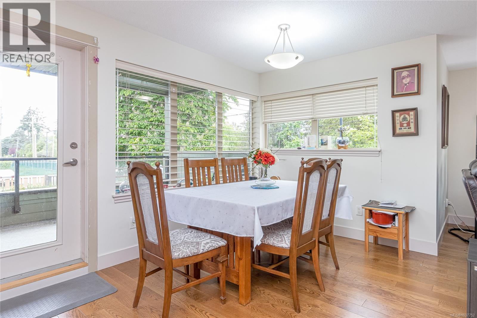 For Sale: 201 257 Moilliet St S, Parksville, ON | 4 Bed, 3 Bath House for $295,000. See 26 photos!