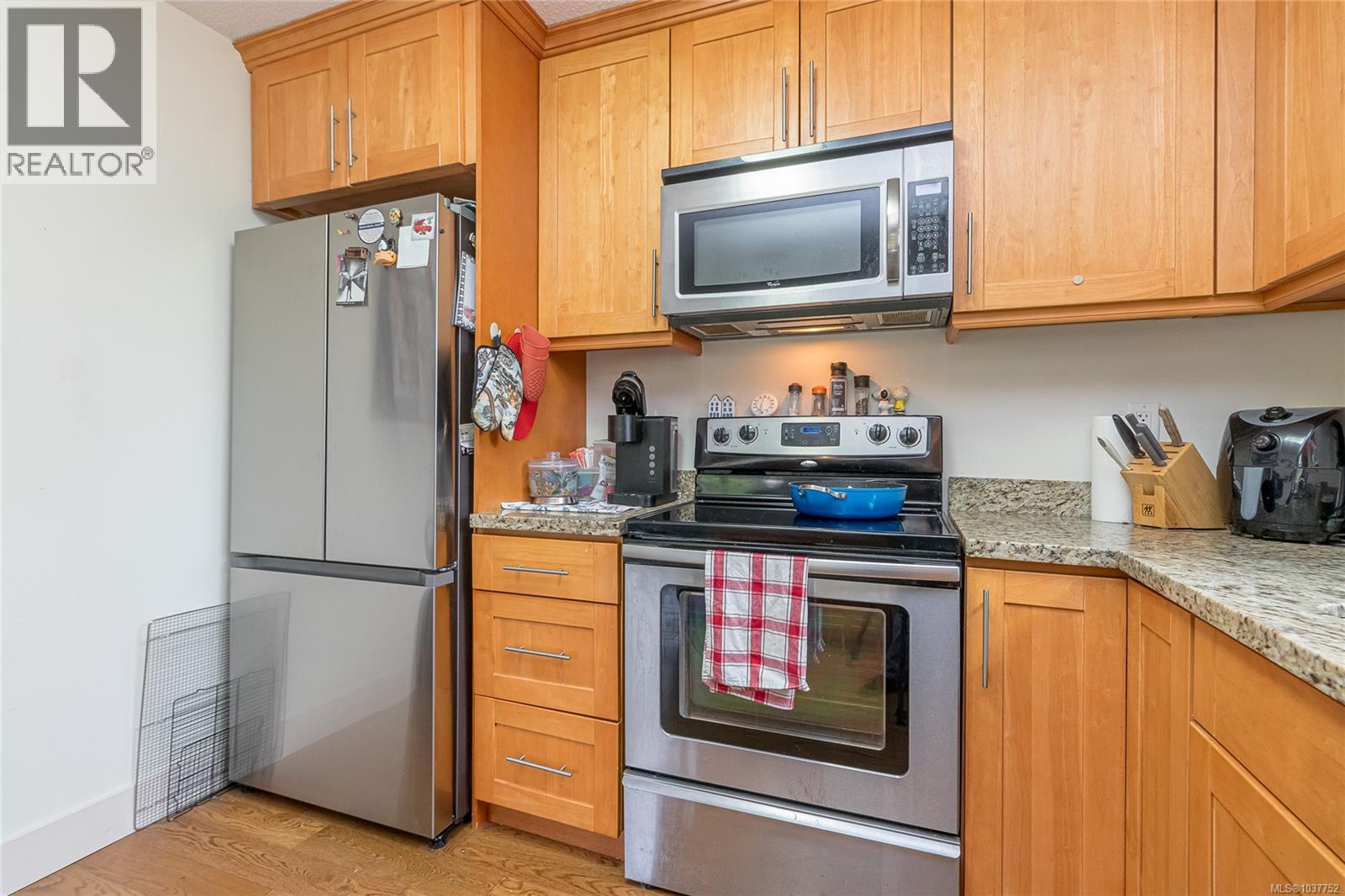 For Sale: 201 257 Moilliet St S, Parksville, ON | 4 Bed, 3 Bath House for $295,000. See 26 photos!